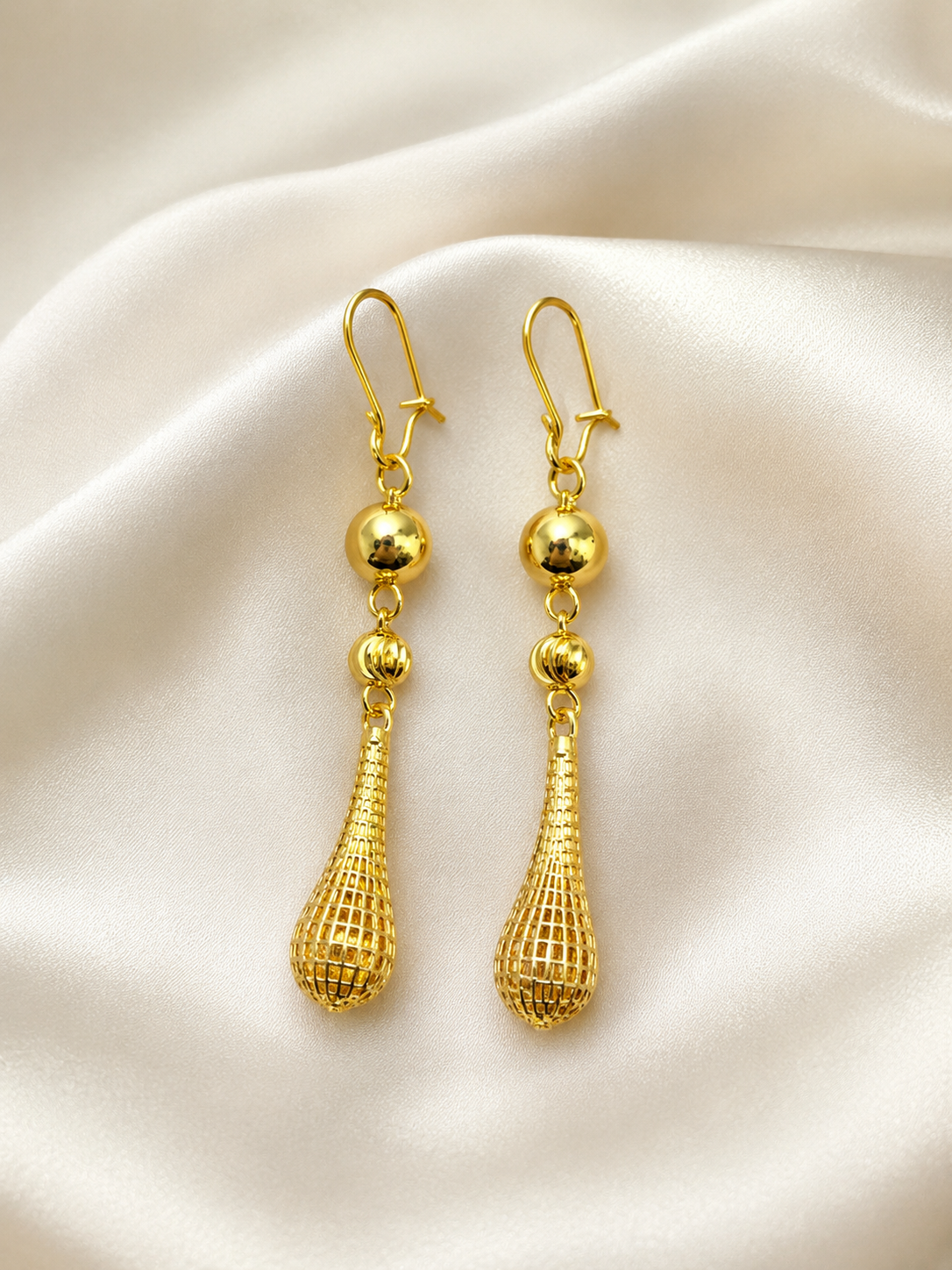 Sleek Gold Drop 1 Carat Earrings – Shiny Mesh Teardrop