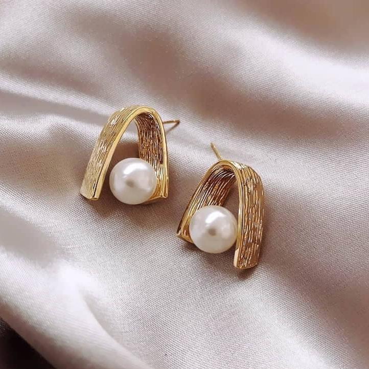 Pearl Ear Tops Pair