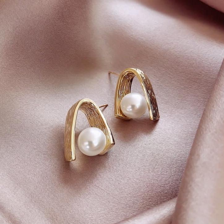 Pearl Ear Tops Pair