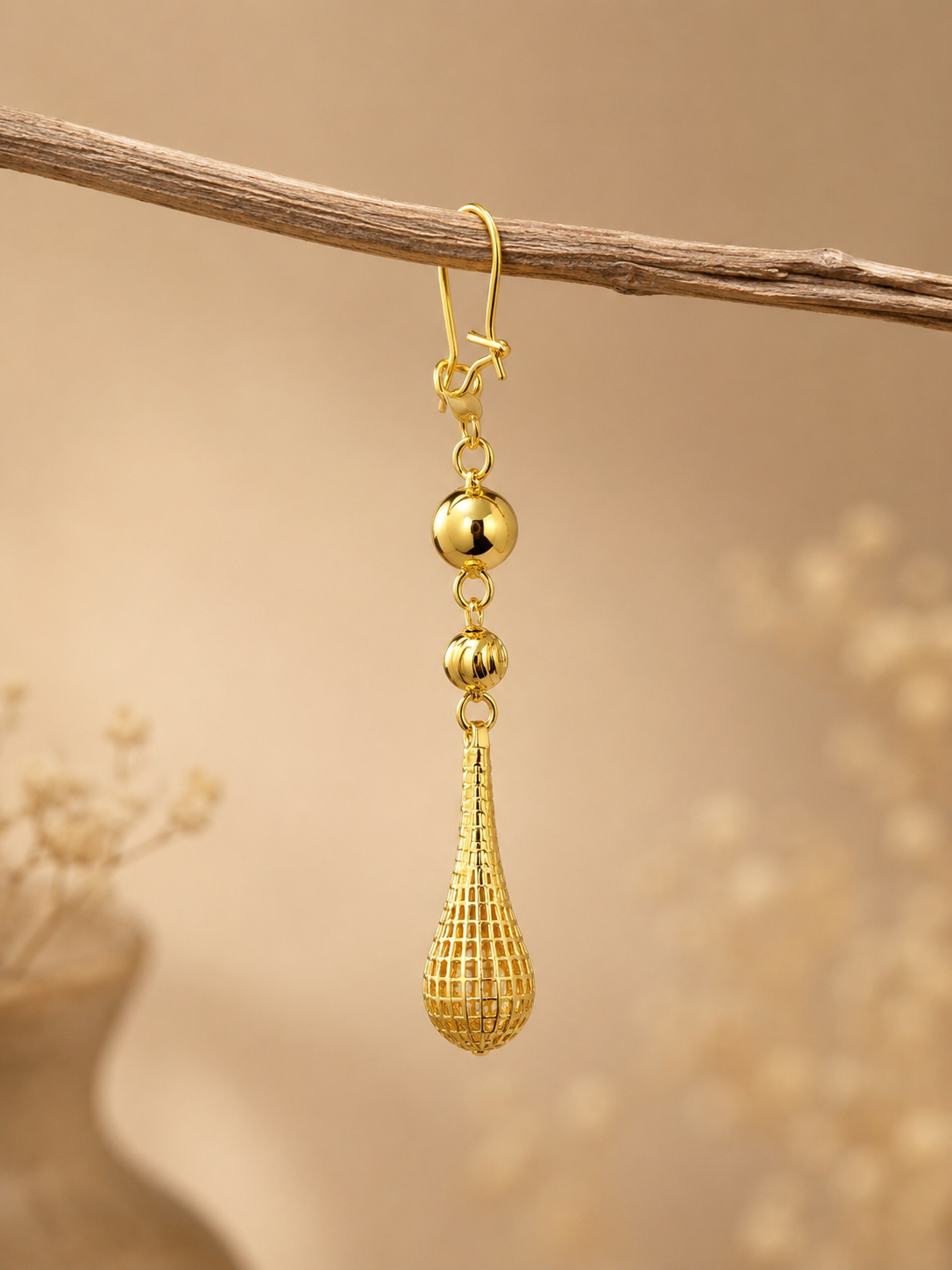 Sleek Gold Drop 1 Carat Earrings – Shiny Mesh Teardrop