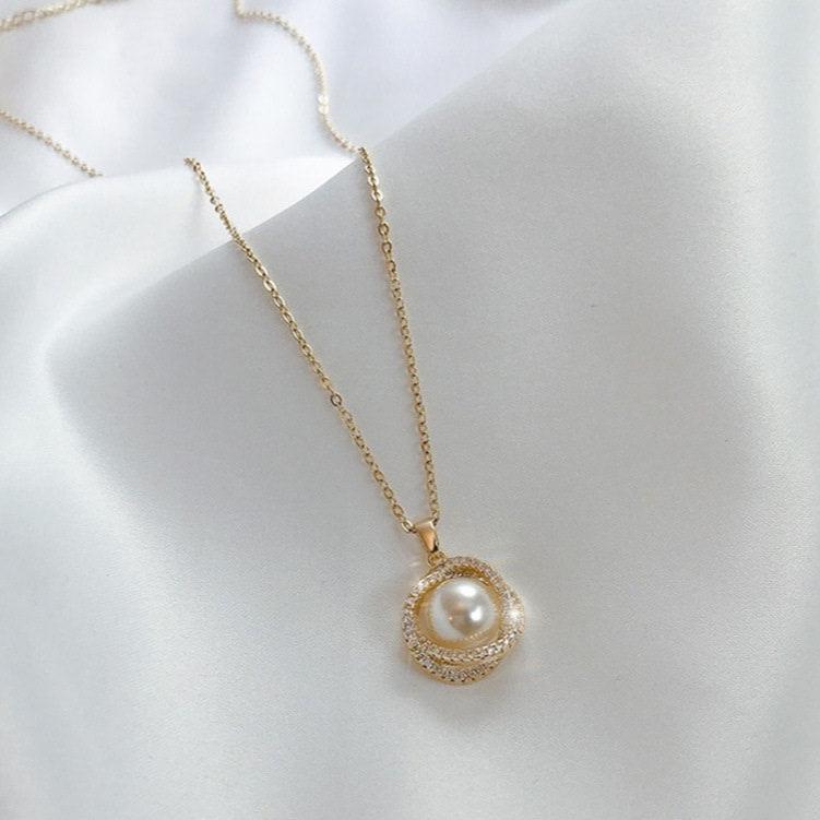 Pearl/Curb Chain Pendant