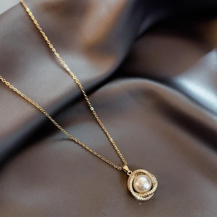 Pearl/Curb Chain Pendant