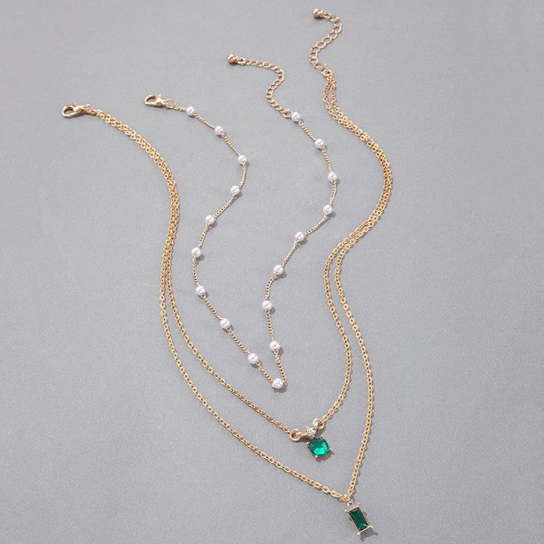 Baguette/Round Pendent With Link Chains